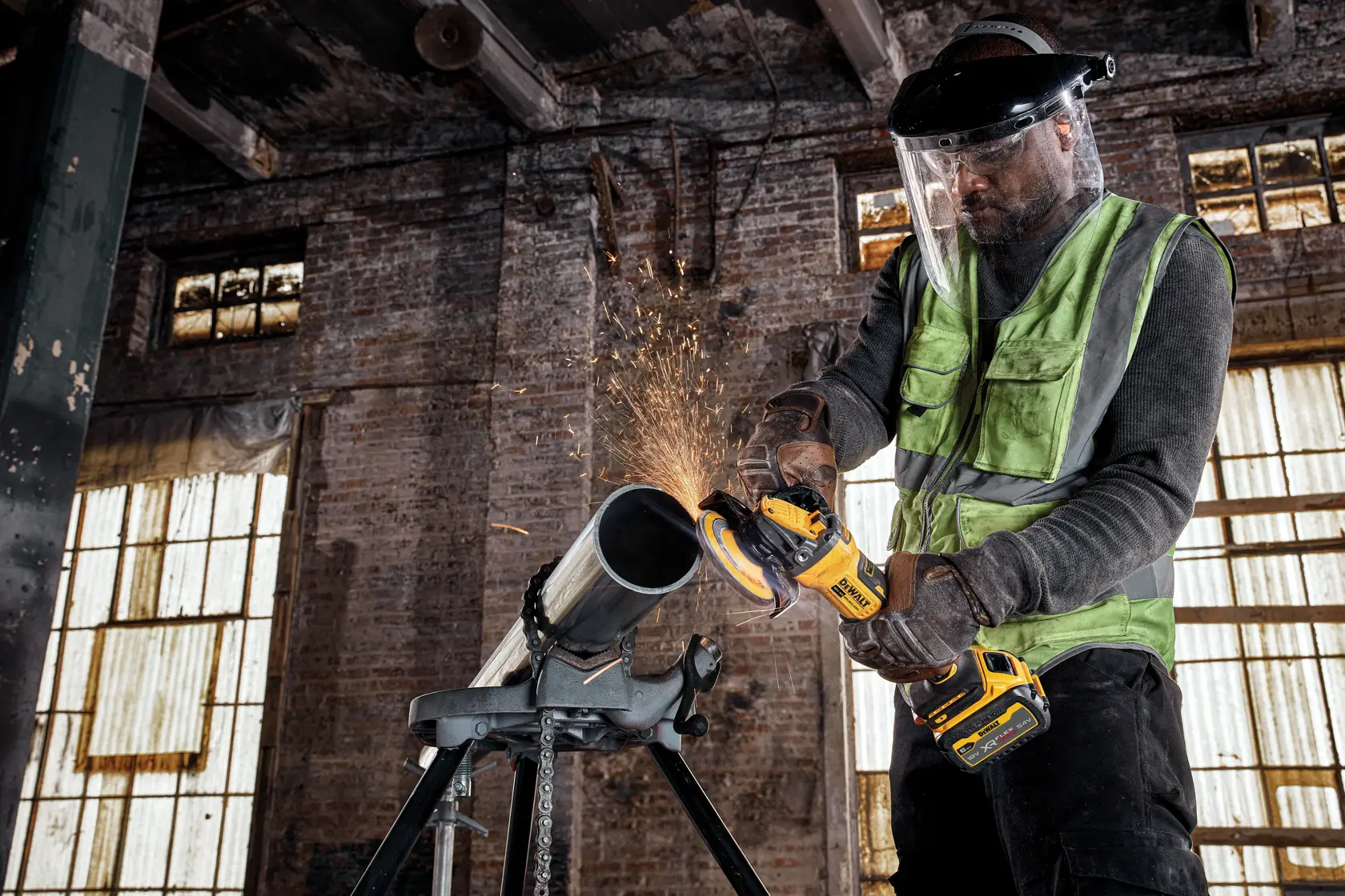 DEWALT® 18V XR® Brushless 125mm Paddle Switch Angle Grinder - 1 x FLEXVOLT® 6Ah