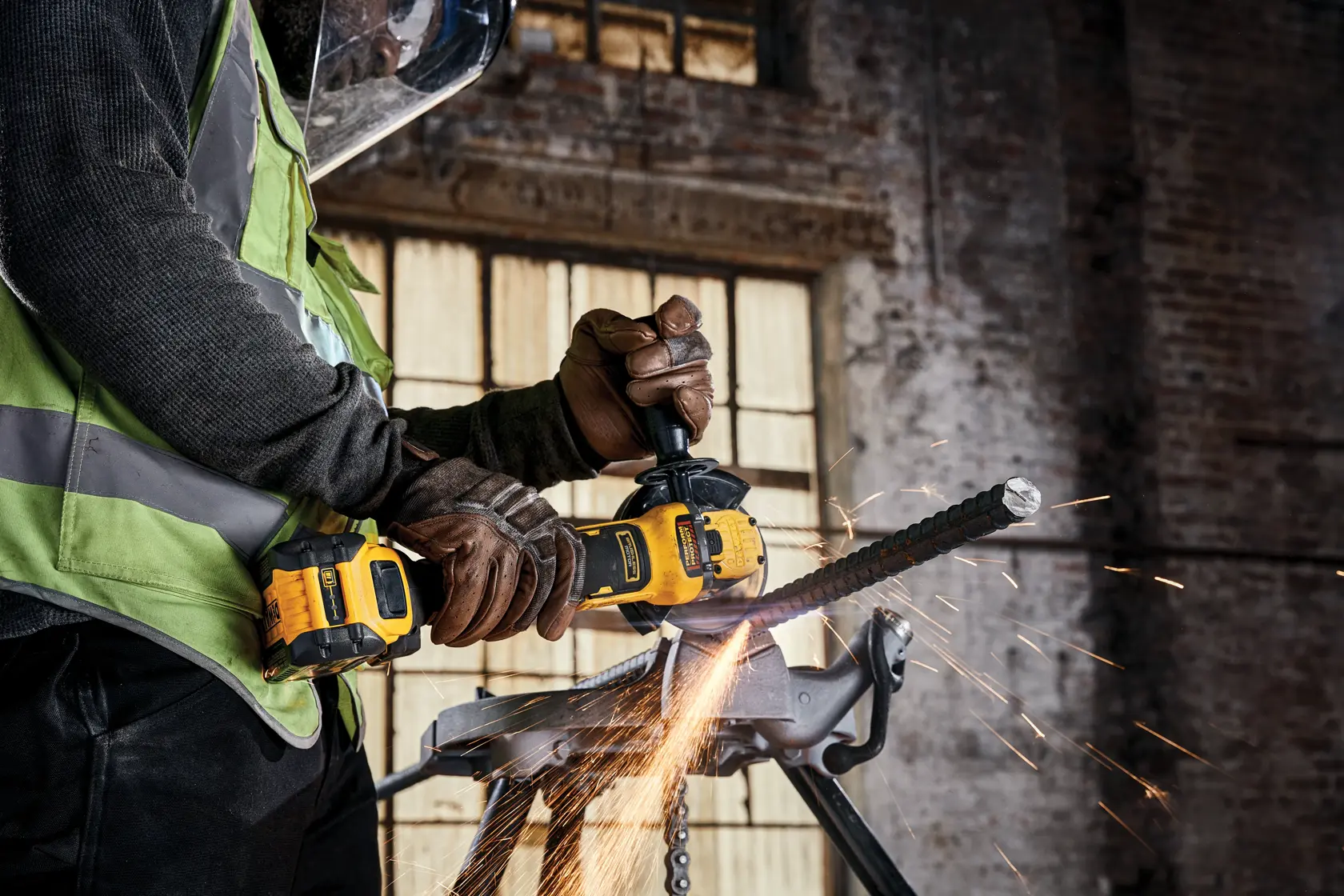 DEWALT® 18V XR® Brushless 125mm Paddle Switch Angle Grinder - 1 x FLEXVOLT® 6Ah