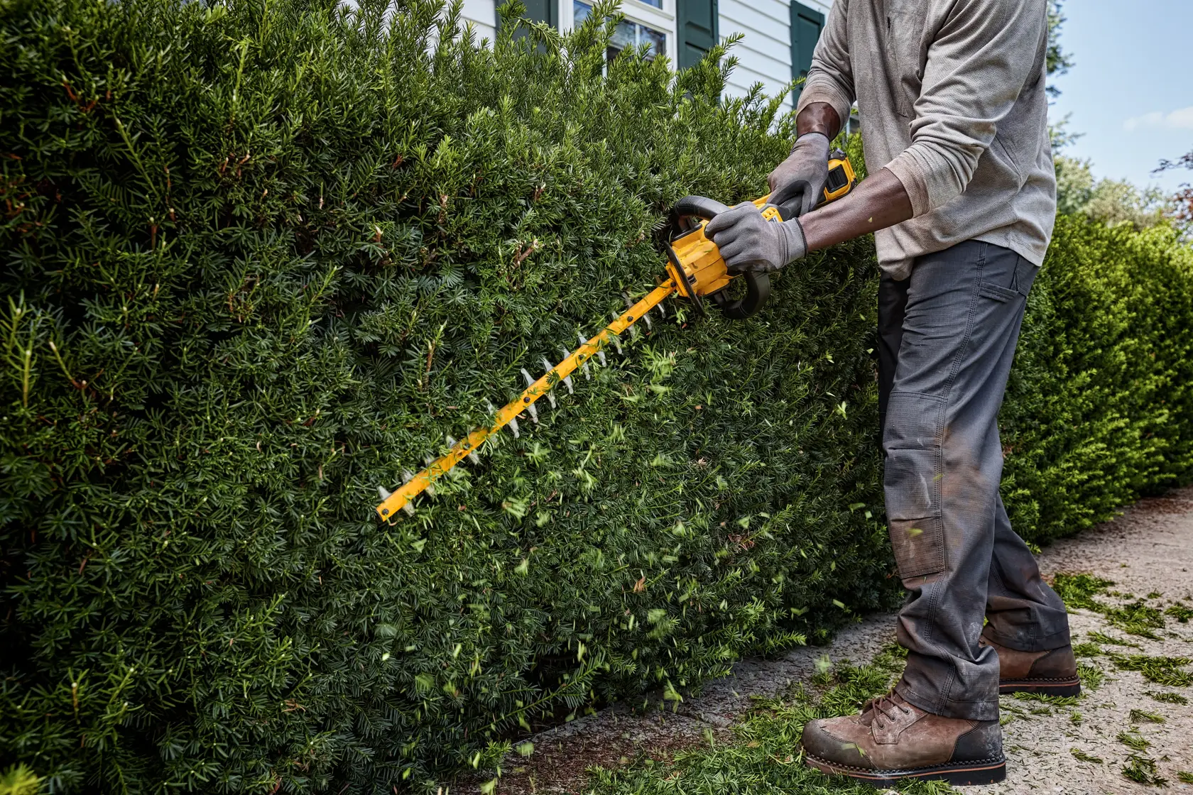 DEWALT® 54V XR® FLEXVOLT® Hedge Trimmer 31mm Gap (Tool Only)