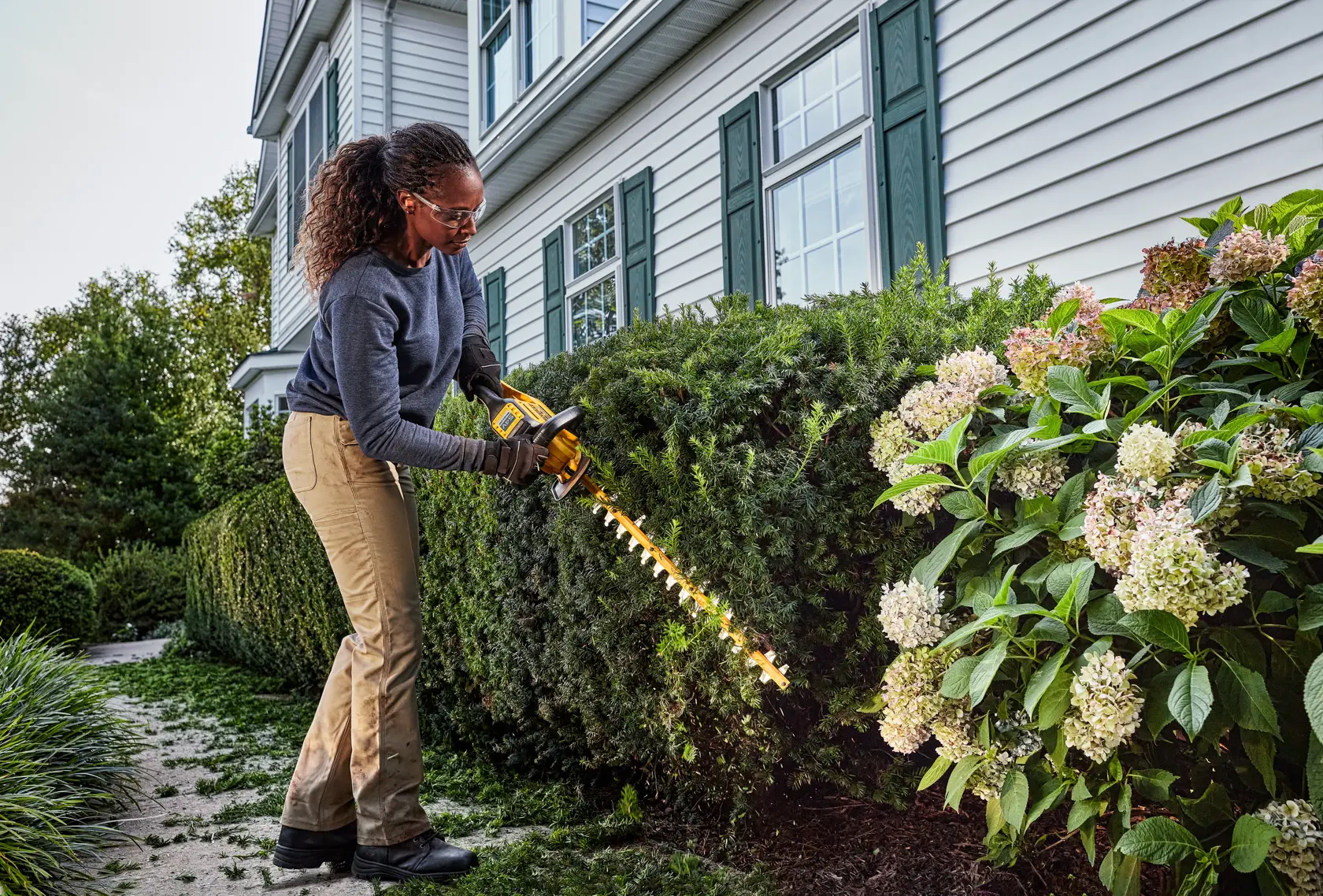 DEWALT® 54V XR® FLEXVOLT® Hedge Trimmer 31mm Gap (Tool Only)