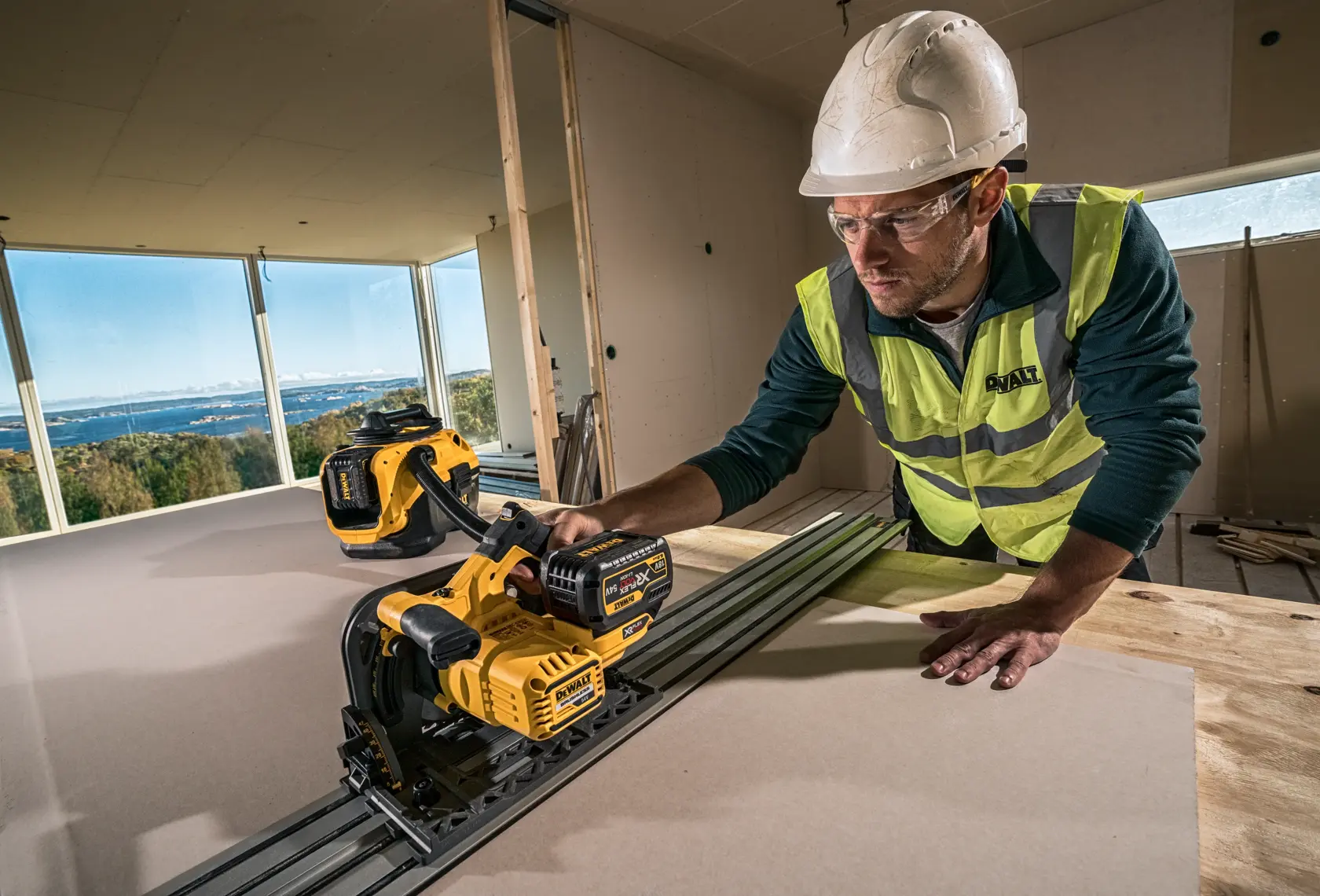 DEWALT® 54V XR® FLEXVOLT® 165mm Rail Compatible Plunge Saw (Tool Only)