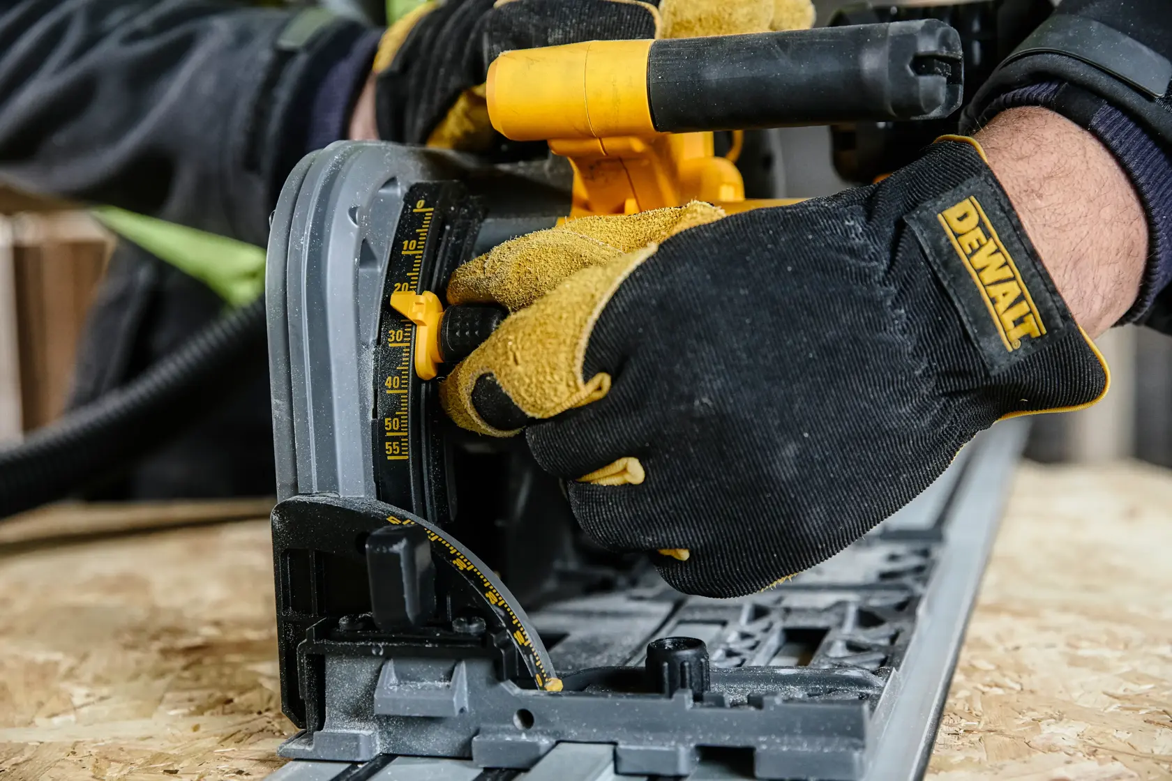 DEWALT® 54V XR® FLEXVOLT® 165mm Rail Compatible Plunge Saw (Tool Only)