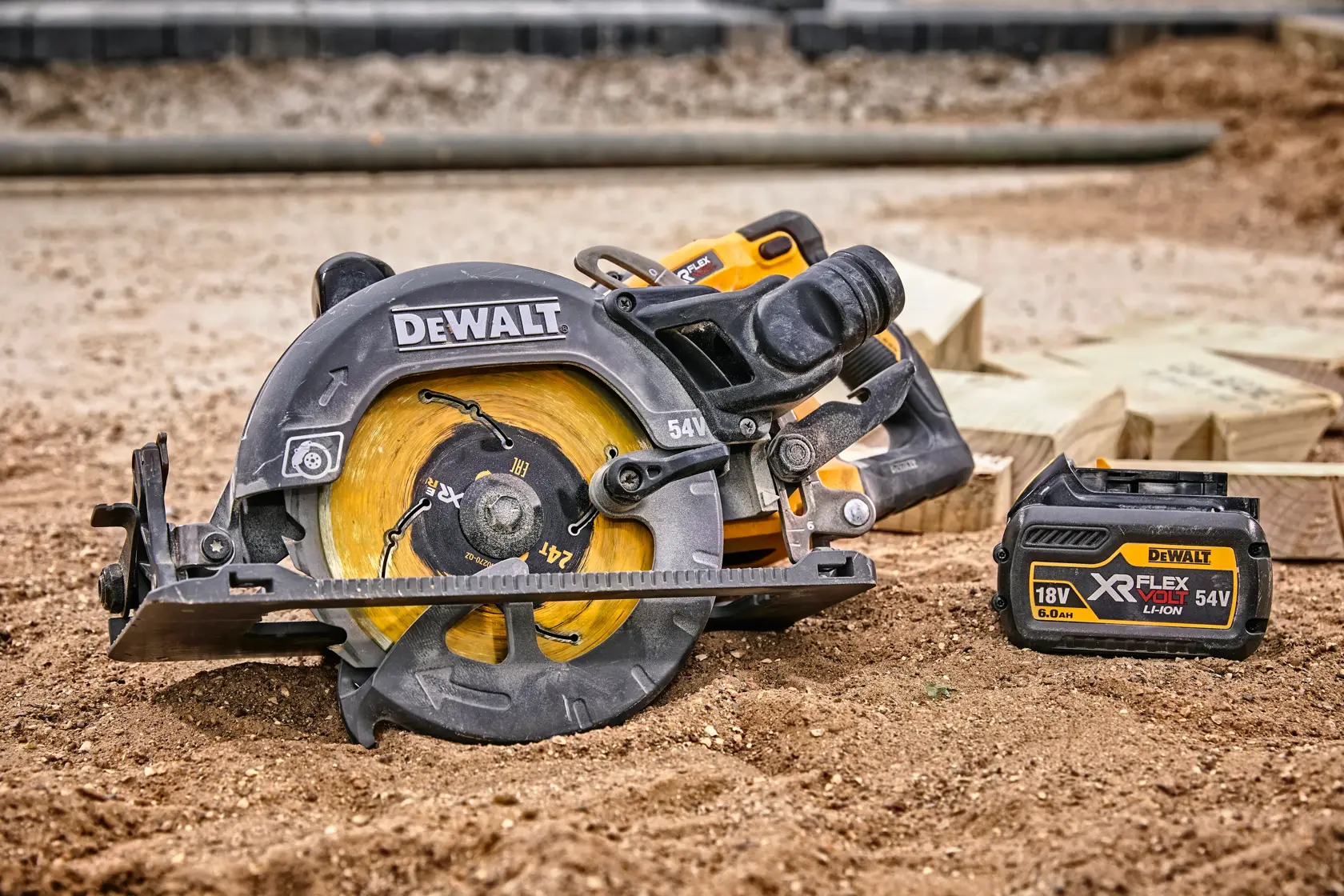 DEWALT® 54V XR® FLEXVOLT® 190mm High Torque Circular Saw (Tool Only)