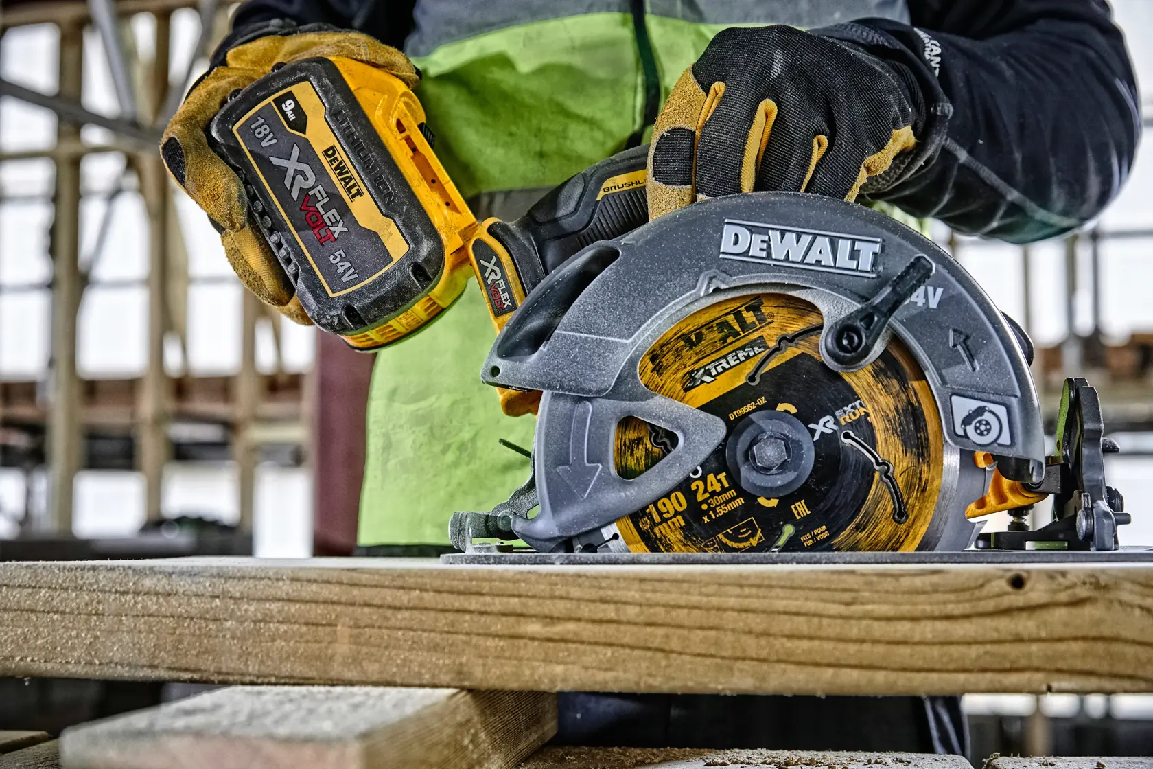 DEWALT® 54V XR® FLEXVOLT® 184 mm Circular Saw (Tool Only)