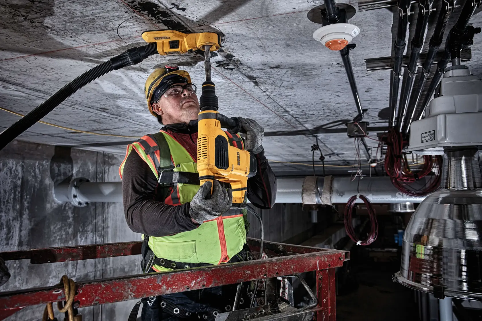 DEWALT® Drilling Dust Extraction & Hole Cleaning System