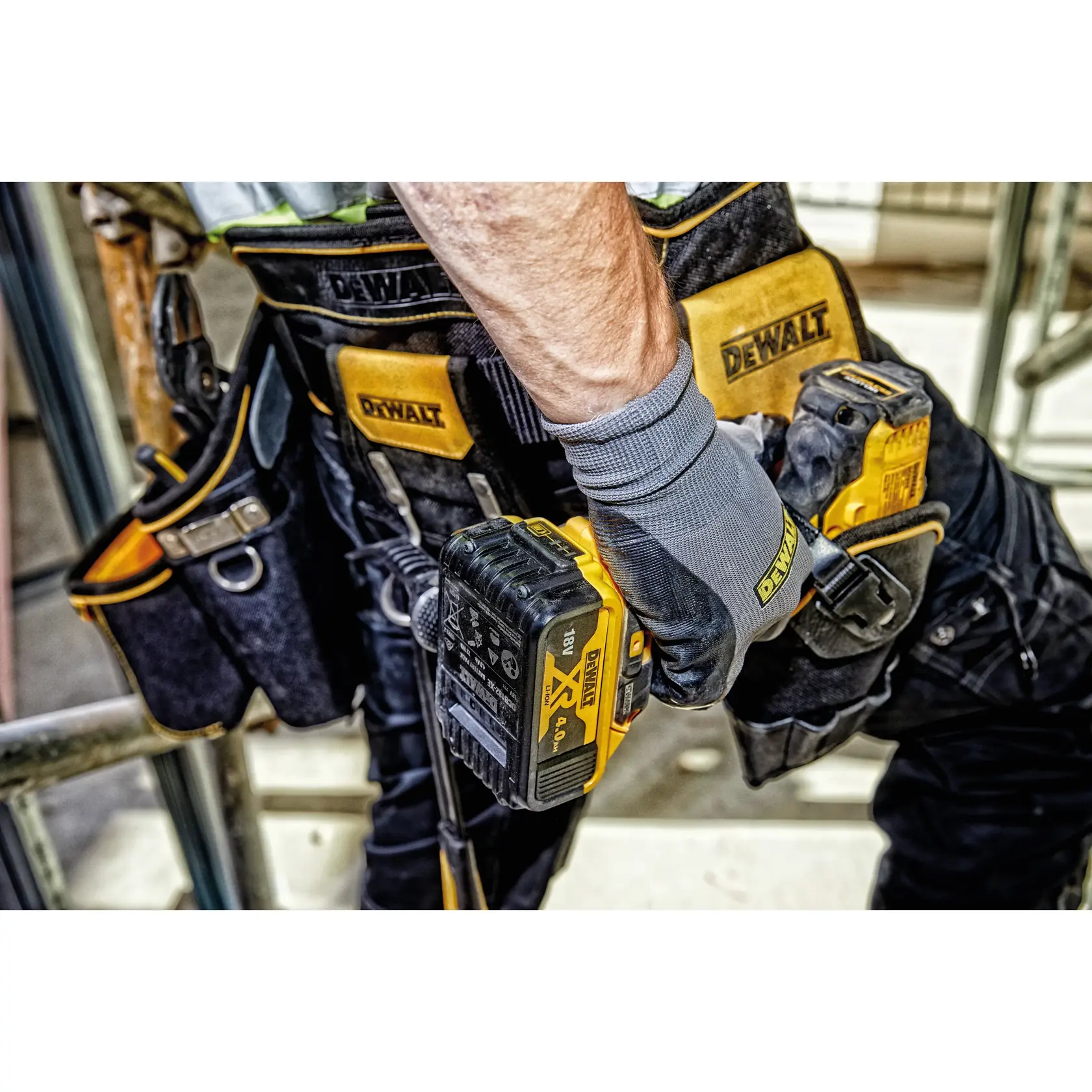 DEWALT® Tool Apron